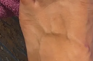 BEAUTIFUL BLONDE BOMBSHELL - Image 5