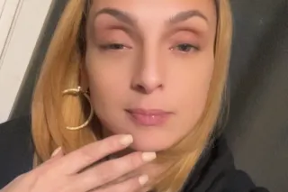 BEAUTIFUL BLONDE BOMBSHELL - Image 1